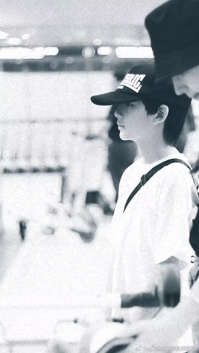 马思纯咋胖成这样了？憨厚朴实手像个莲藕，网友：看起来得有130