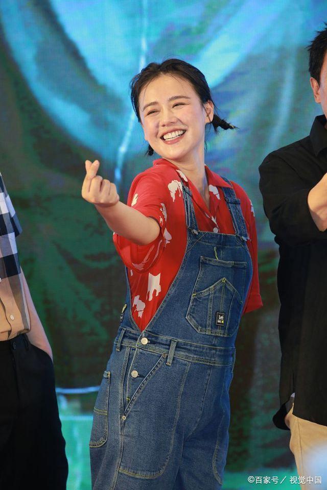 马思纯咋胖成这样了？憨厚朴实手像个莲藕，网友：看起来得有130