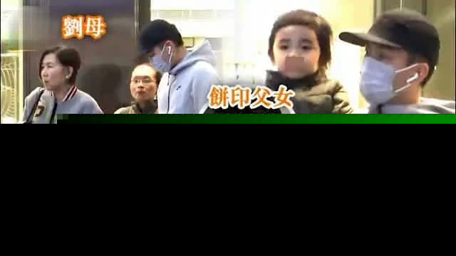 杨幂现身美国机场疲惫不见活力，工作强度太大，难怪不能照顾女儿