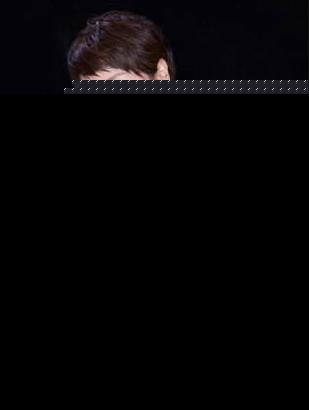 文章宣布离婚后首现身 喝闷酒被女助理搀走为得到上海户口才官宣？