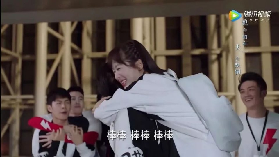 亲爱的热爱的：韩商言赢得冠军 拿出冠军戒指向佟年求婚