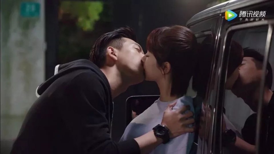 亲爱的热爱的：韩商言赢得冠军 拿出冠军戒指向佟年求婚