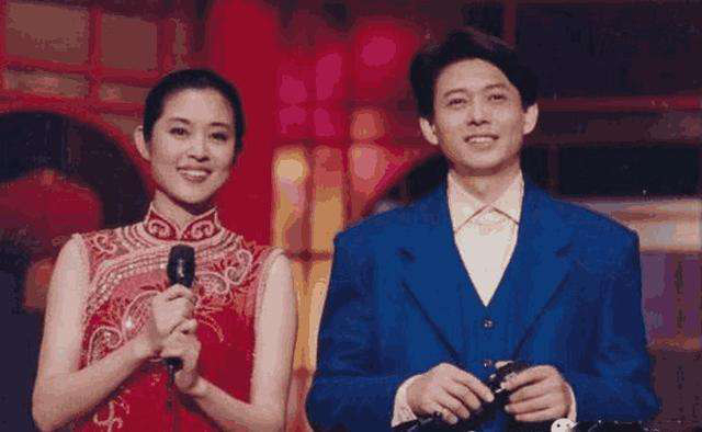 45岁董卿一家近照，董卿富豪丈夫身份曝光，董卿生了几个孩子