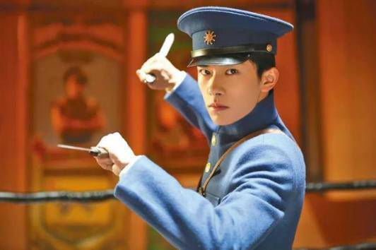 易烊千玺大学生活照片，易烊千玺在大学什么样，易烊千玺大学女朋友叫什么（2）