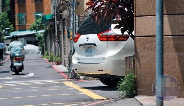 台媒拍到林志玲与人工受孕团队接触，“造人”绝密文件意外曝光