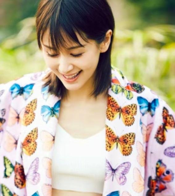 王子文恋情疑似曝光，与高大猛男亲密挽手臂共回酒店【图】