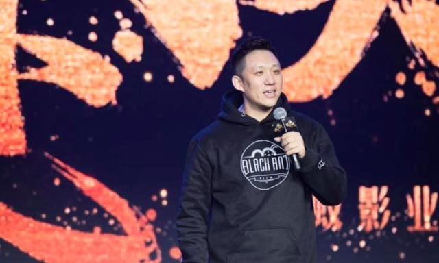 王子文恋情疑似曝光，与高大猛男亲密挽手臂共回酒店【图】