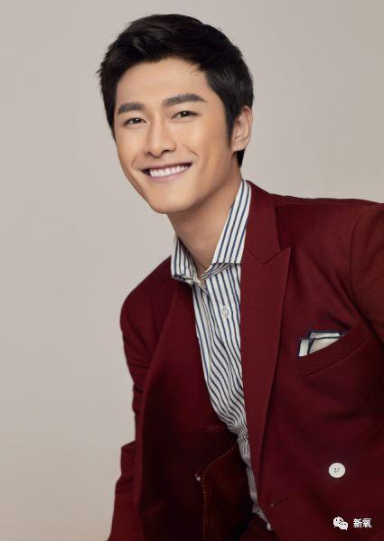 被郭敬明封杀后朱梓骁去当售货员了？木棍鼻子饺子下巴太吓人了