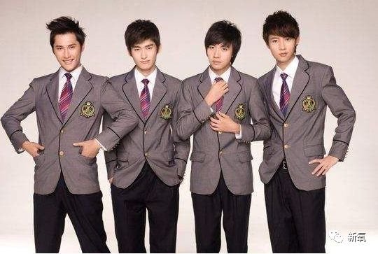 被郭敬明封杀后朱梓骁去当售货员了？木棍鼻子饺子下巴太吓人了