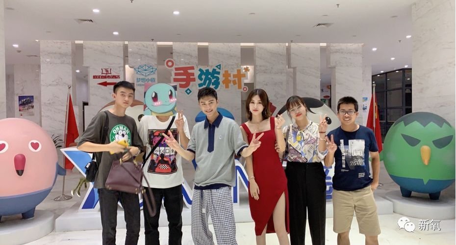 被郭敬明封杀后朱梓骁去当售货员了？木棍鼻子饺子下巴太吓人了