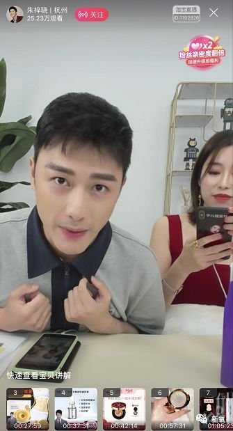 被郭敬明封杀后朱梓骁去当售货员了？木棍鼻子饺子下巴太吓人了