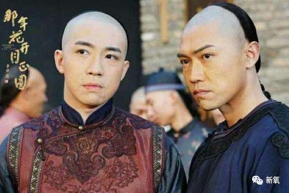 被郭敬明封杀后朱梓骁去当售货员了？木棍鼻子饺子下巴太吓人了