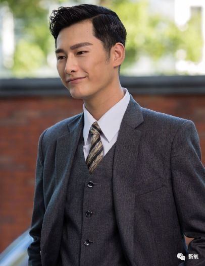 被郭敬明封杀后朱梓骁去当售货员了？木棍鼻子饺子下巴太吓人了