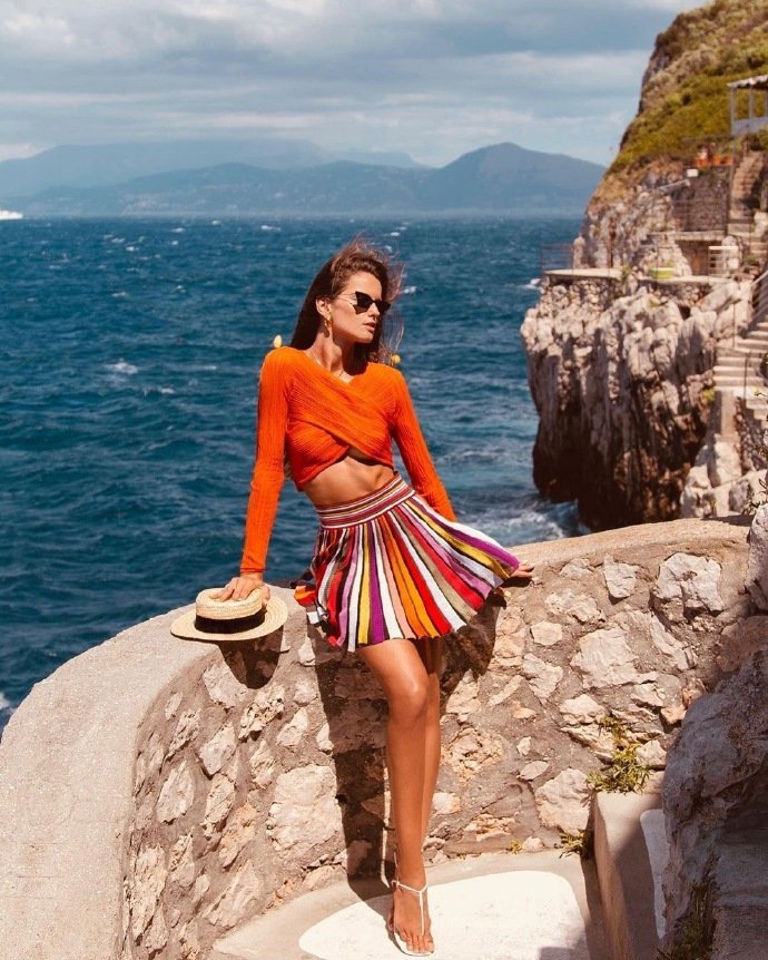 巴西超模Izabel度假照曝光！“钢铁腹肌”每张都是诱人大片