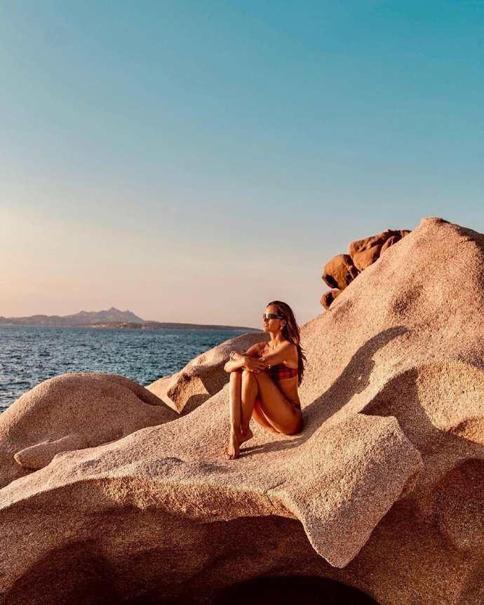 巴西超模Izabel度假照曝光！“钢铁腹肌”每张都是诱人大片