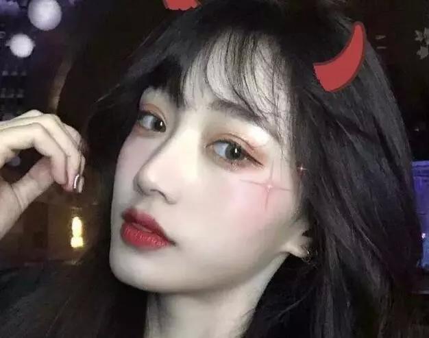 乔碧萝殿下直播失误却名利双收，遭宅男抵制后正式宣布停播