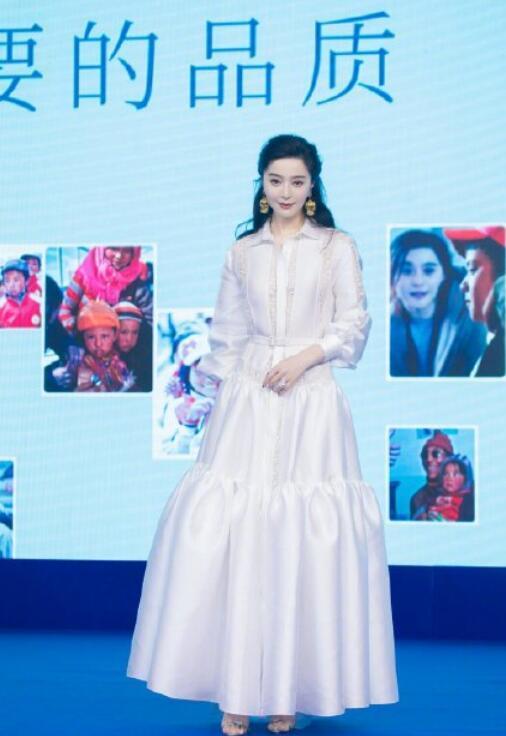 38岁范冰冰近照曝光，妆容精致状态好，复出后首接代言