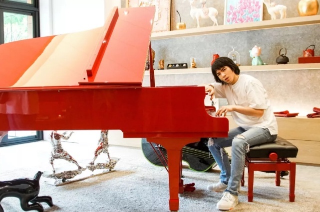 萧敬腾八层豪宅全貌曝光：奢华如博物馆，演奏厅单独一层