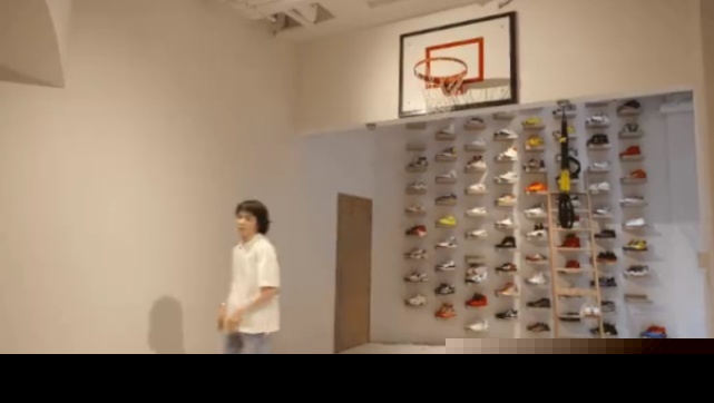 萧敬腾八层豪宅全貌曝光：奢华如博物馆，演奏厅单独一层