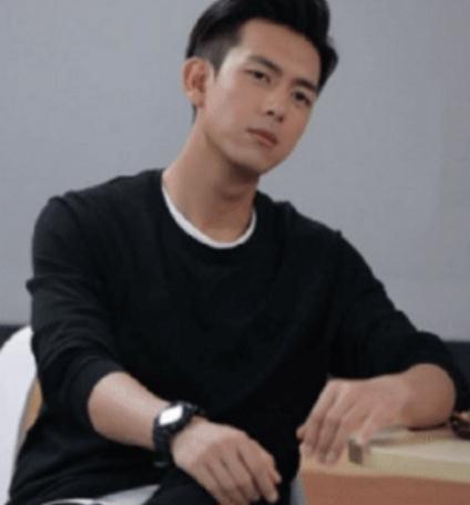 亲爱的热爱的：卸妆前后对比照 看到他还是忍不住笑出声