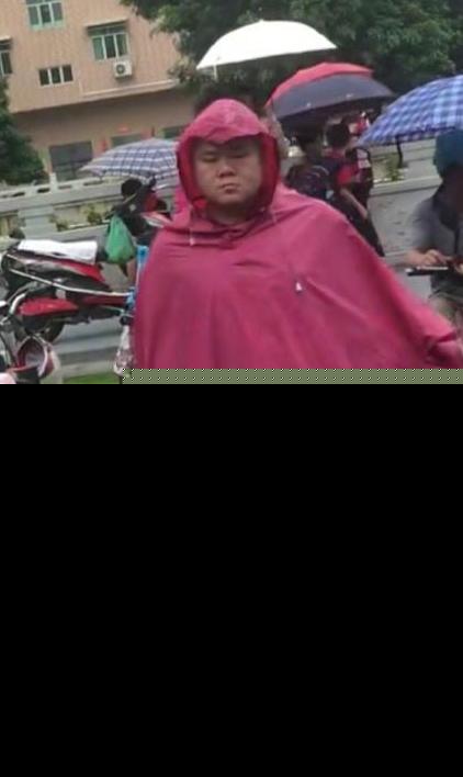 岳云鹏和撞脸烧烤哥见面现场图，岳云鹏和烧烤哥对比照曝光