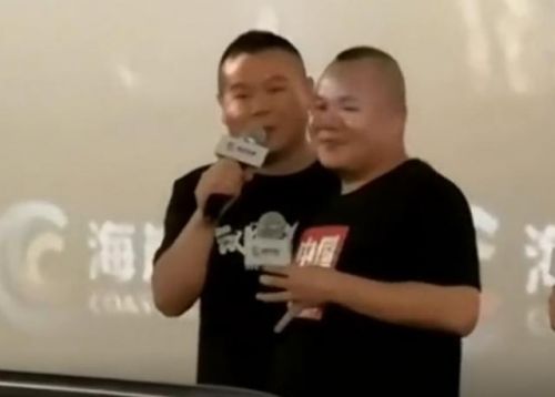 岳云鹏和撞脸烧烤哥见面现场图，岳云鹏和烧烤哥对比照曝光