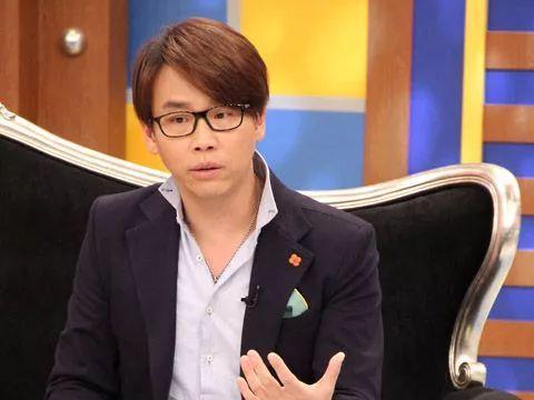 陶喆晒聊天截图惹争议，嫌弃对方没有称他陶先生，网友直言玻璃心