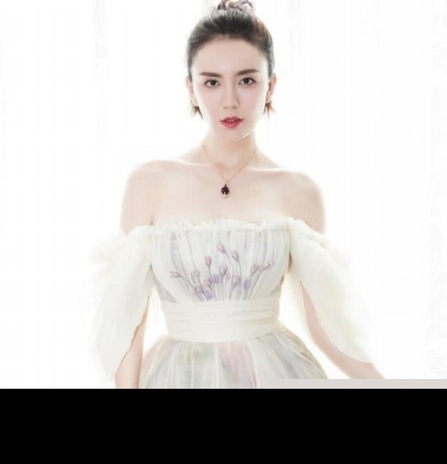 李现送80后女演员礼物？女方称：好想告诉全世界，评论区炸了