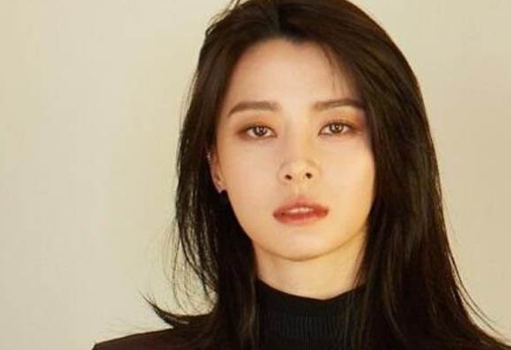 李钟硕权娜拉恋爱怎么回事？李钟硕权娜拉怎么认识的在一起多久了