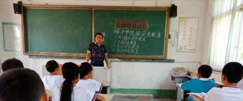 教师托举坠海男孩遇难事件详细经过 教师伦学冬个人资料生前事迹