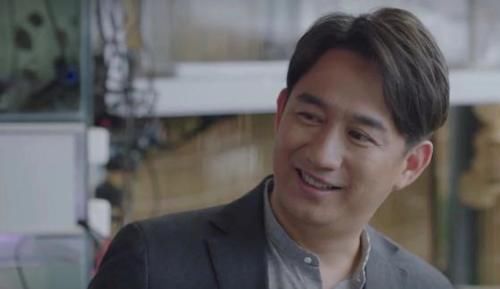 小欢喜：黄磊买鱼猛杀价180直接喊价到30 真是砍价鬼才