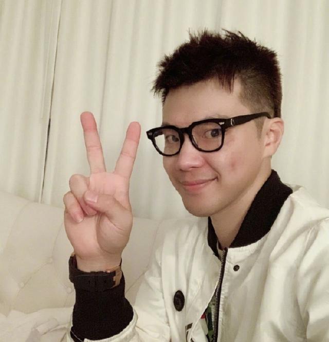 黄毅清发文回应道歉信说了什么？黄毅清右手受过枪伤怎么回事