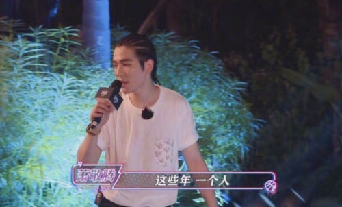 萧敬腾一拿话筒就下雨是什么梗？萧敬腾为什么一拿话筒就下雨