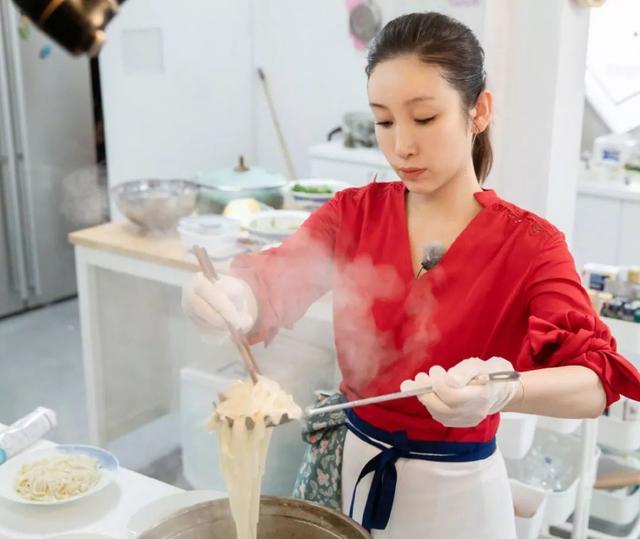 秦海璐倒追老公是真的吗？秦海璐老公是谁王新军家庭背景资料