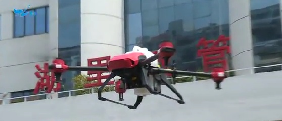 厦门启用无人机喷药作业 防治绿植病虫害