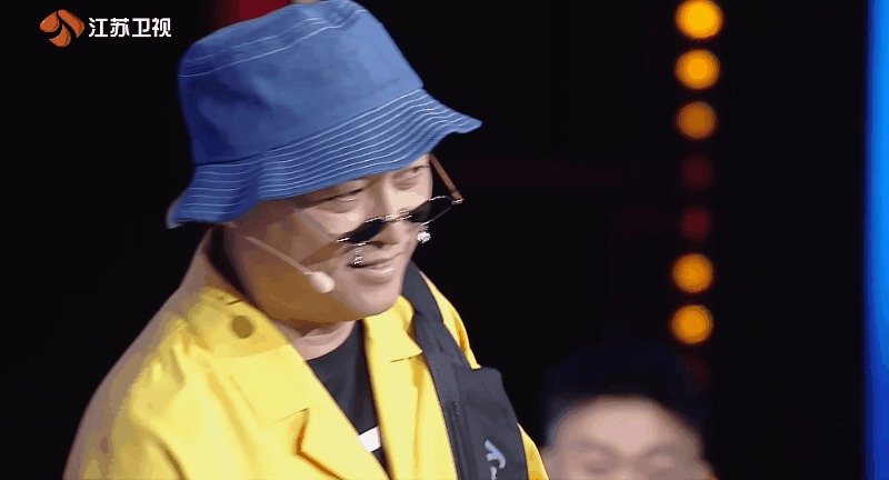 孟非时尚穿搭，大叔潮起来真没年轻人什么事，一改往日光头形象