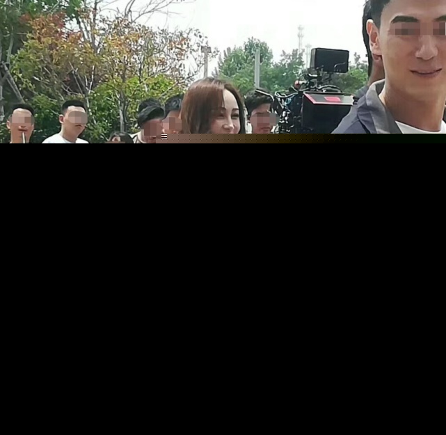 文章马伊琍离婚，姚笛不受影响现身青岛深夜拍戏【图】