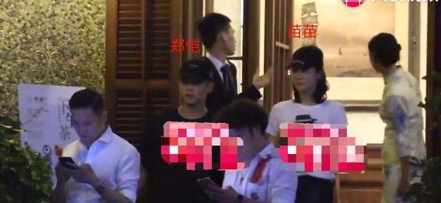 郑恺苗苗被曝已同居，新女友不止一次被拍，深夜聚餐聊得欢