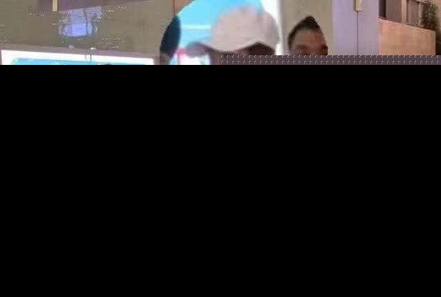 郑恺苗苗被曝已同居，新女友不止一次被拍，深夜聚餐聊得欢
