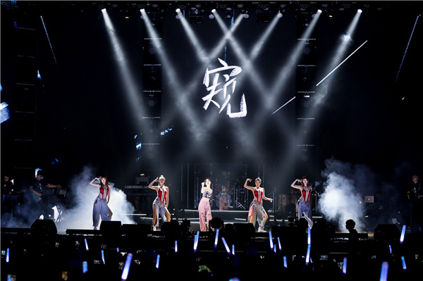 冯提莫首场个人演唱会在哪里举行？冯提莫都会唱哪些歌曲？