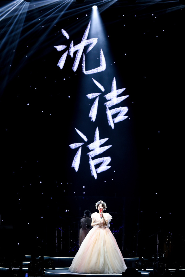 冯提莫首场个人演唱会在哪里举行？冯提莫都会唱哪些歌曲？