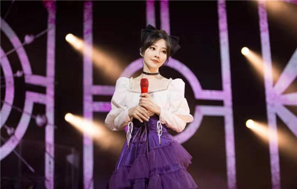 冯提莫首场个人演唱会在哪里举行？冯提莫都会唱哪些歌曲？