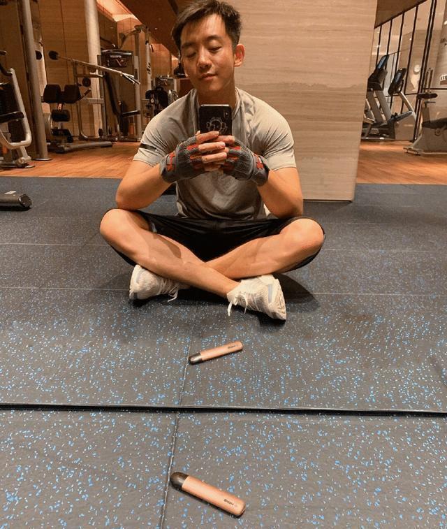 郑恺苗苗恋情被拍到实锤，郑凯微博配文语出惊人！