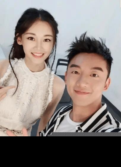 郑恺苗苗恋情被拍到实锤，郑凯微博配文语出惊人！