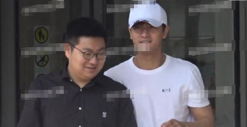 吴昕被传与小3岁郑凯同居，男方是小演员，却开百万豪车