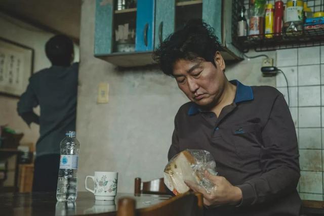 豆瓣9.2分，年度最强《寄生虫》终于来了