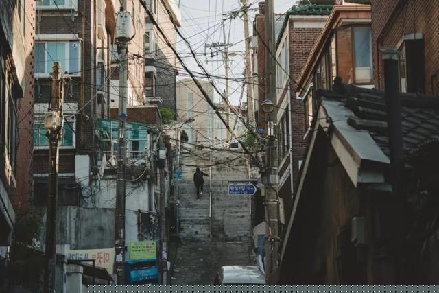 豆瓣9.2分，年度最强《寄生虫》终于来了