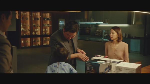 《寄生虫》&mdash&mdash下流人做着上流梦，上流人做着下流事