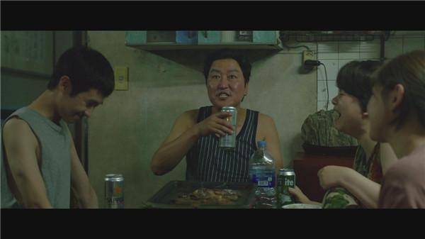 《寄生虫》&mdash&mdash下流人做着上流梦，上流人做着下流事