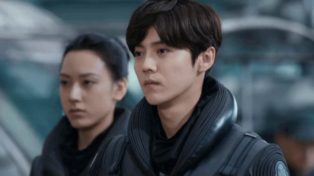 看了千元票价争议的《上海堡垒》，我赌这次鹿晗和国产科幻能赢